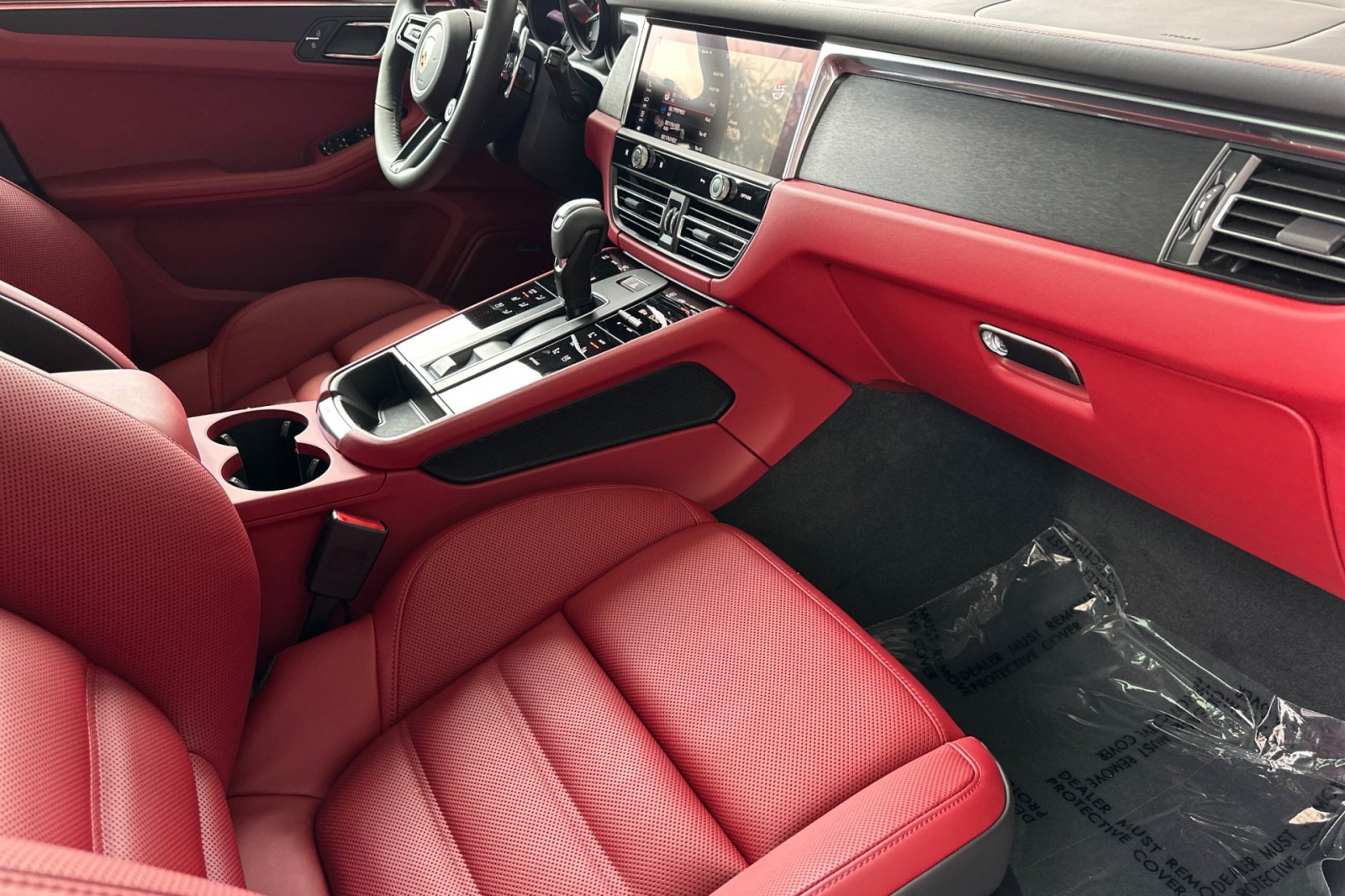 2025 Porsche Macan GTS photo 18