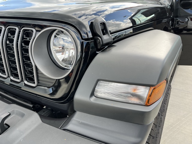 2025 Jeep Wrangler Sport photo 11
