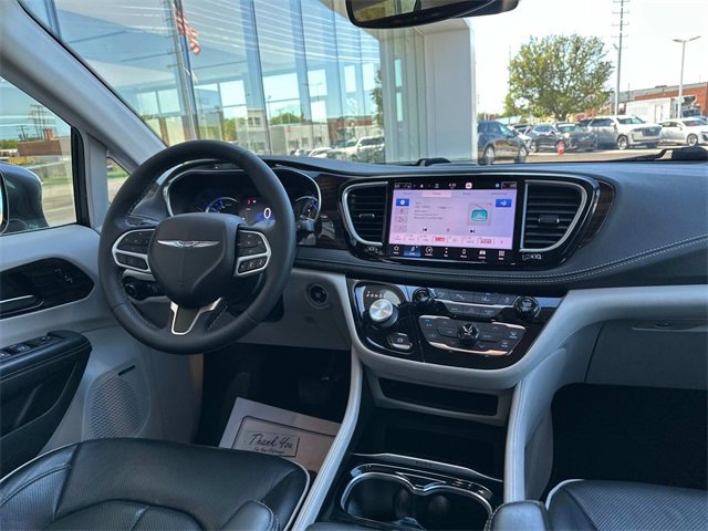 2022 Chrysler Pacifica Hybrid Limited photo 56