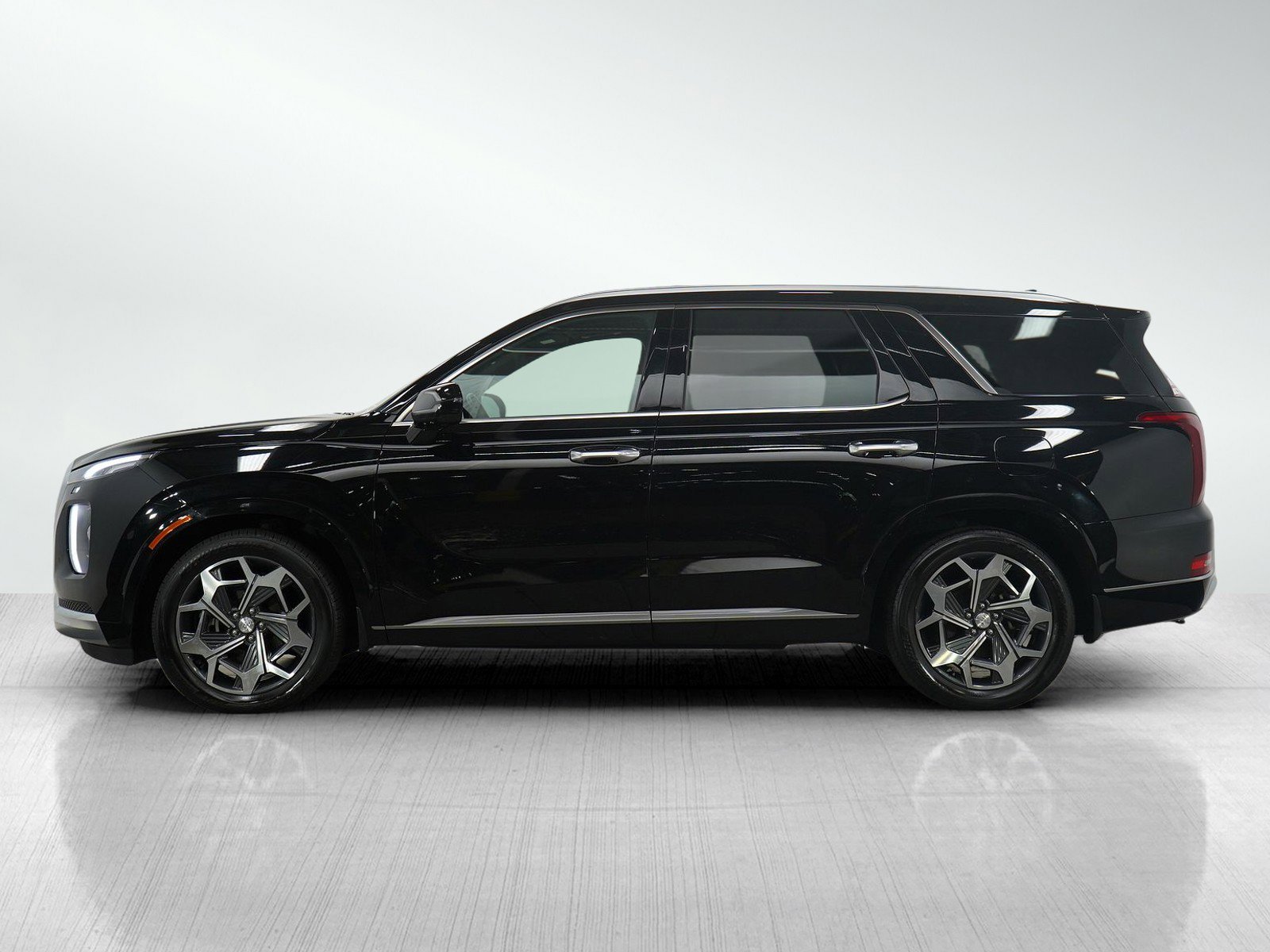 Used 2021 Hyundai Palisade Calligraphy with VIN KM8R7DHE0MU315904 for sale in Minneapolis, Minnesota