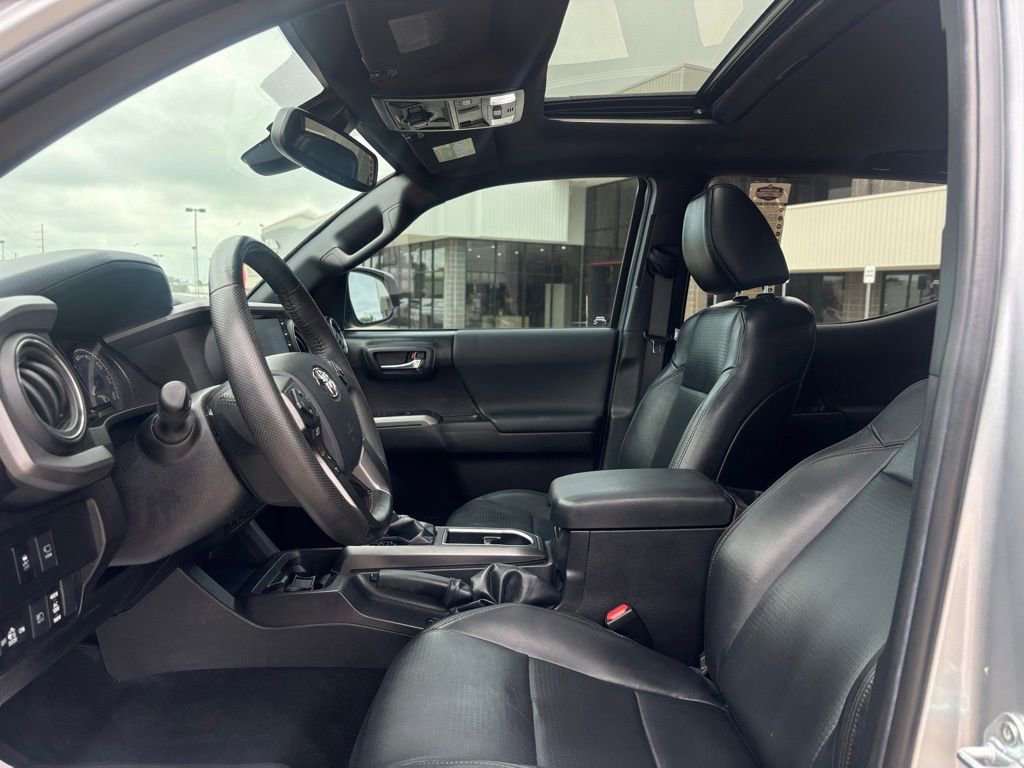 2023 Toyota Tacoma TRD Off-Road photo 12