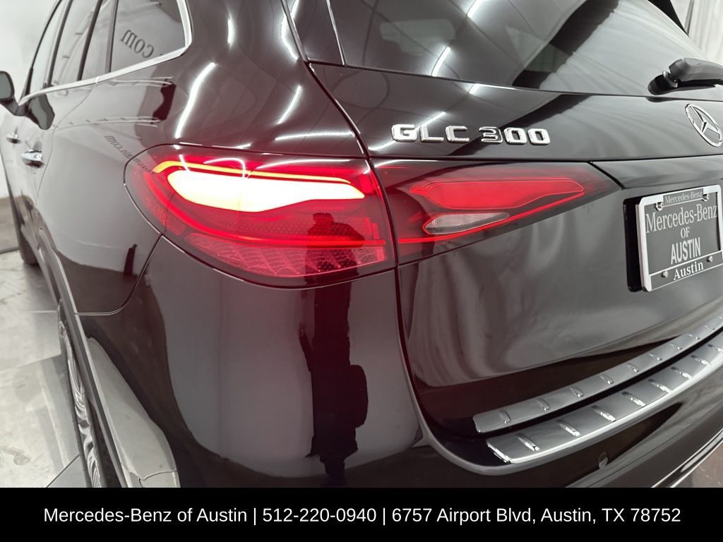 2025 Mercedes Benz GLC 300 photo 19
