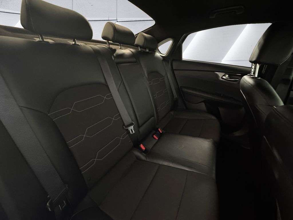 2023 Kia Forte GT-Line photo 16