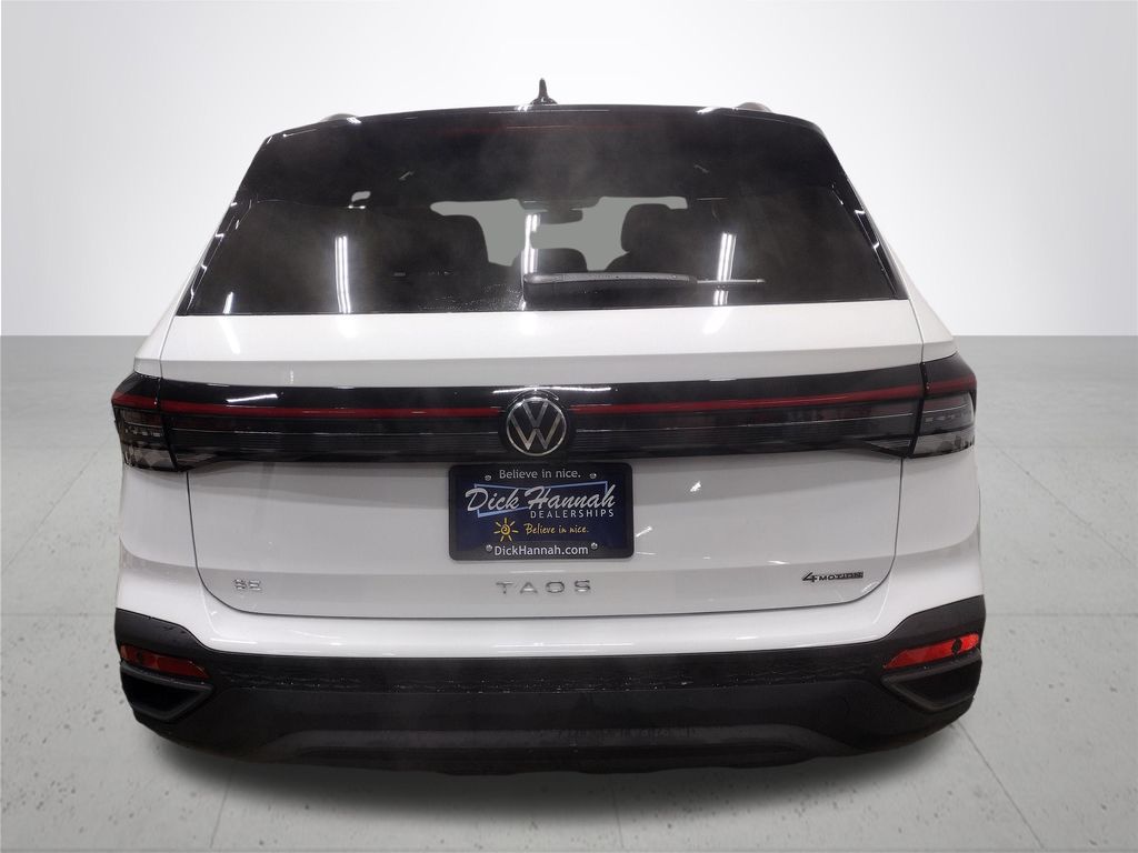 2025 Volkswagen Taos SE photo 10