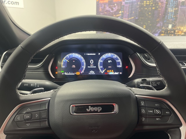 2025 Jeep Grand Cherokee Laredo photo 9