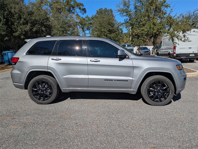2019 Jeep Grand Cherokee Altitude photo 2