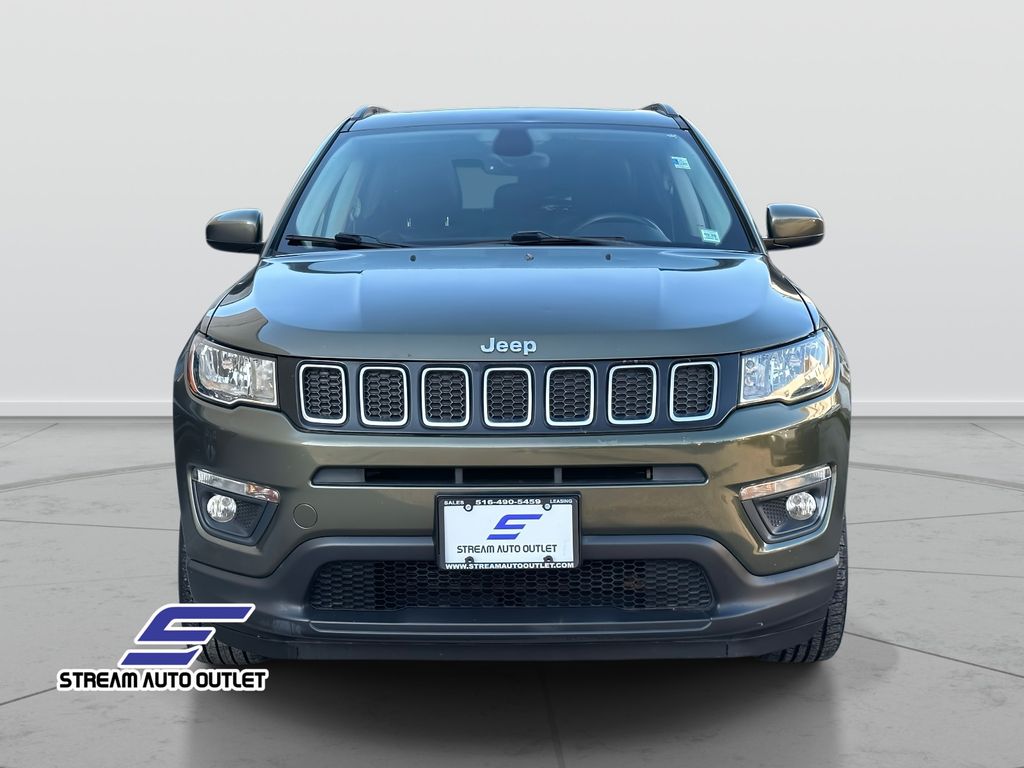 2018 Jeep Compass Latitude photo 2