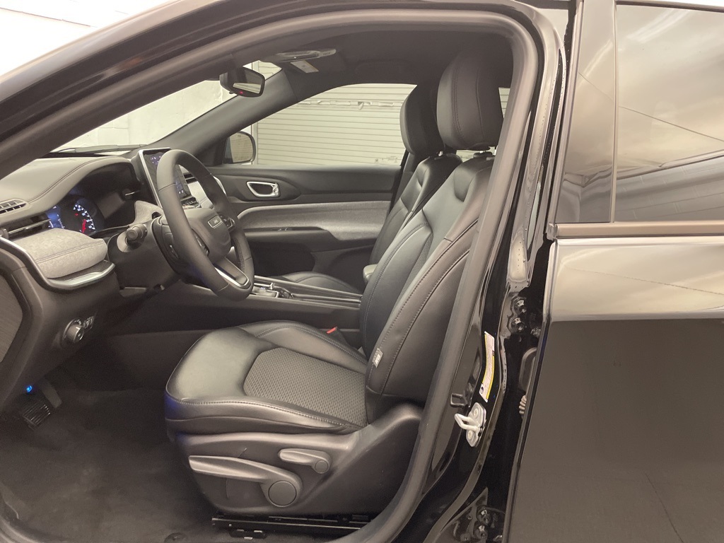 2025 Jeep Compass Latitude photo 10
