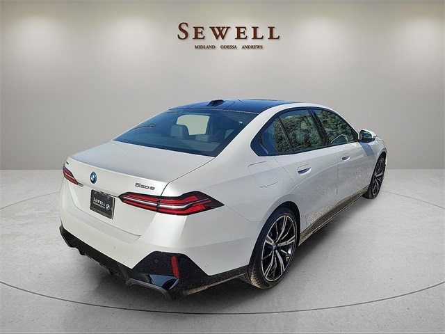 2026 Bmw 550e xDrive photo 5