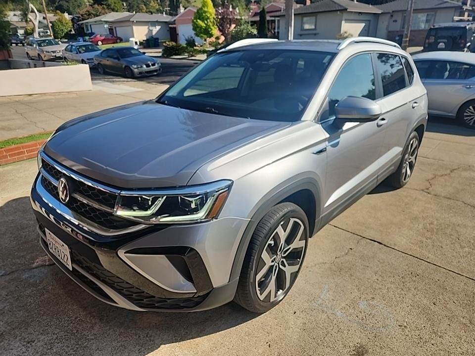 2022 Volkswagen Taos SEL's photo