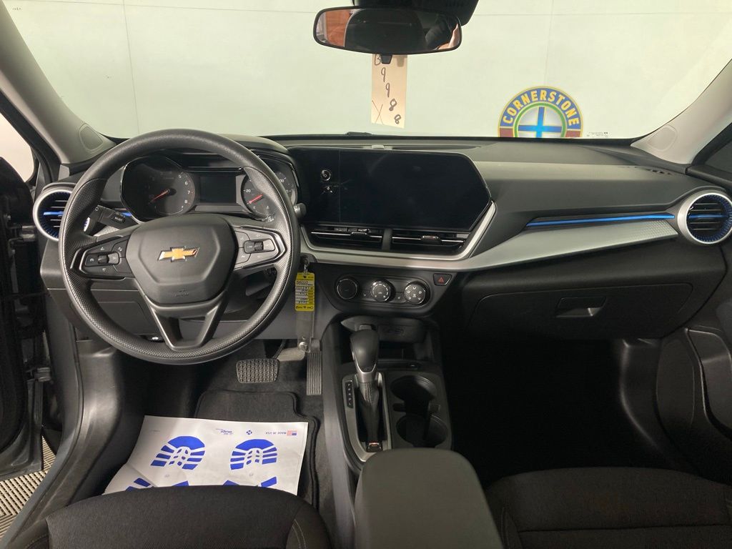 2024 Chevrolet Trax LS photo 4