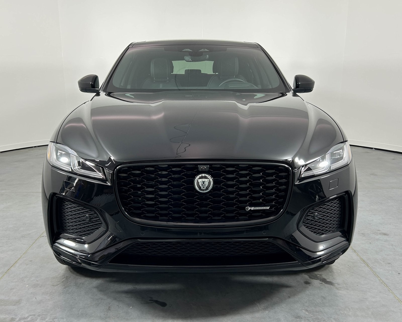 2025 Jaguar F-PACE P400 R-Dynamic S photo 2