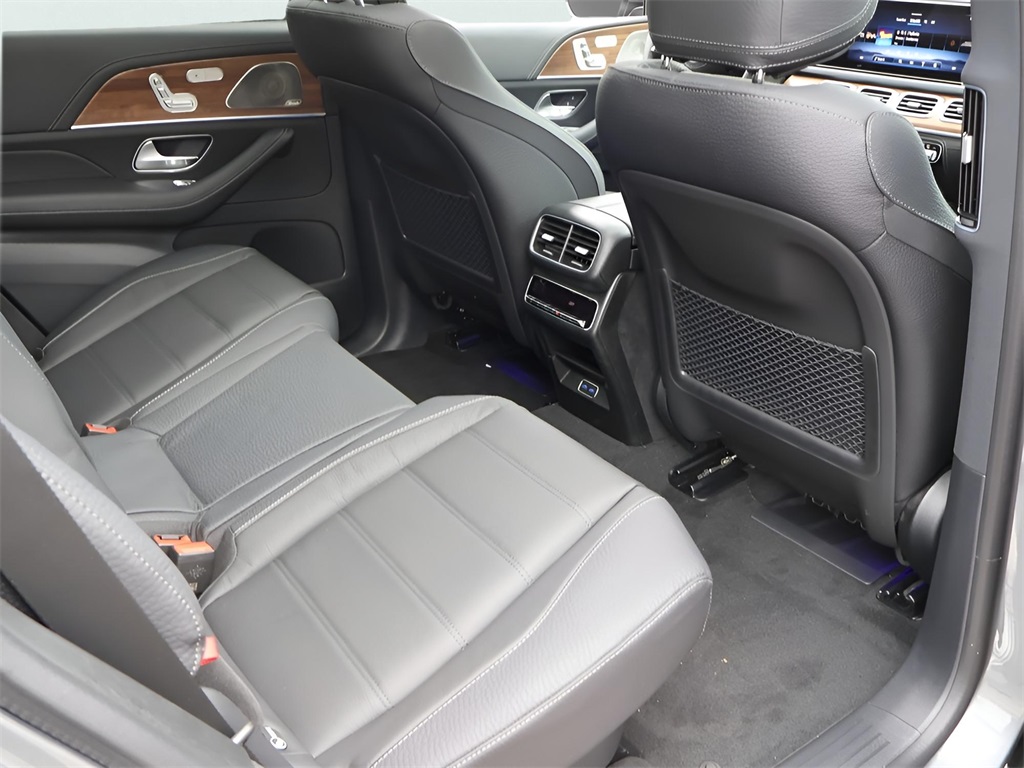 2025 Mercedes Benz GLS 580 4MATIC photo 14