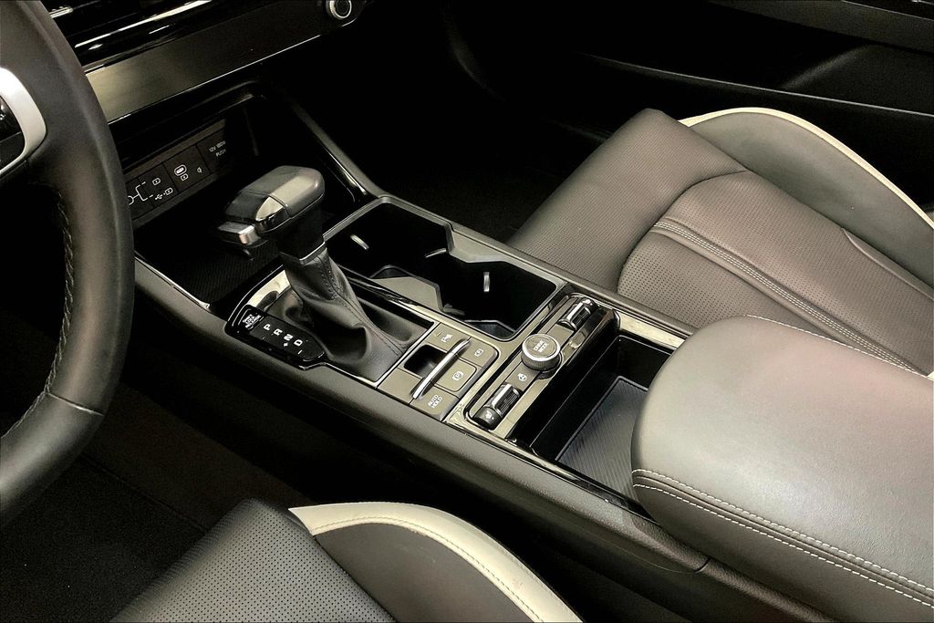 2025 Kia K5 GT-Line photo 12