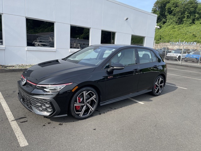 2025 Volkswagen Golf GTI SE photo 2