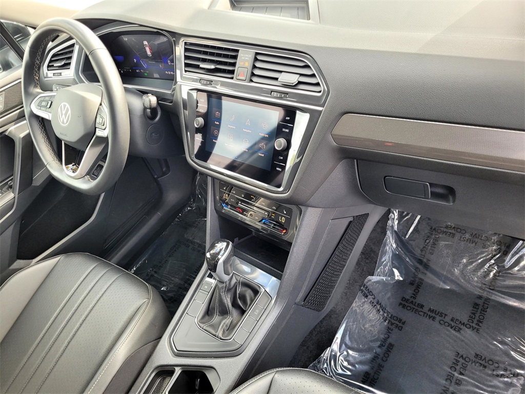 2024 Volkswagen Tiguan SE Wolfsburg Edition photo 17