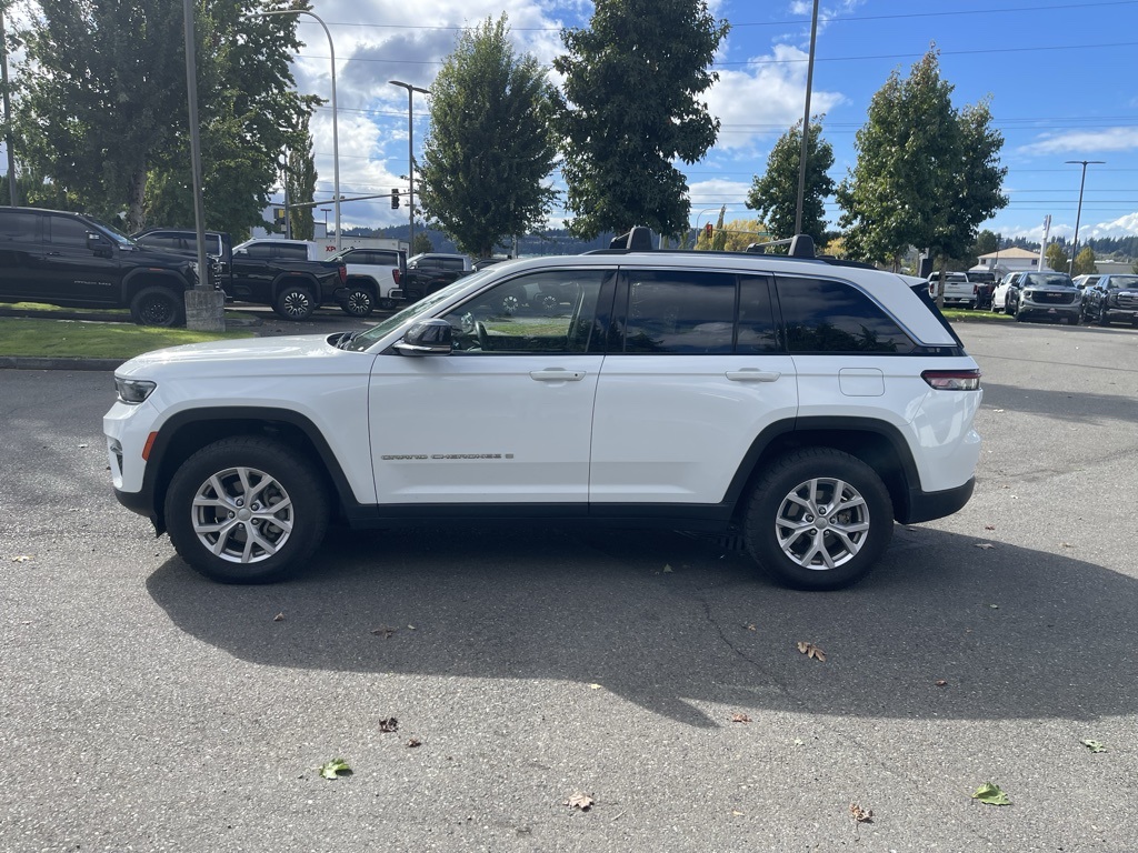 2022 Jeep Grand Cherokee Limited photo 2