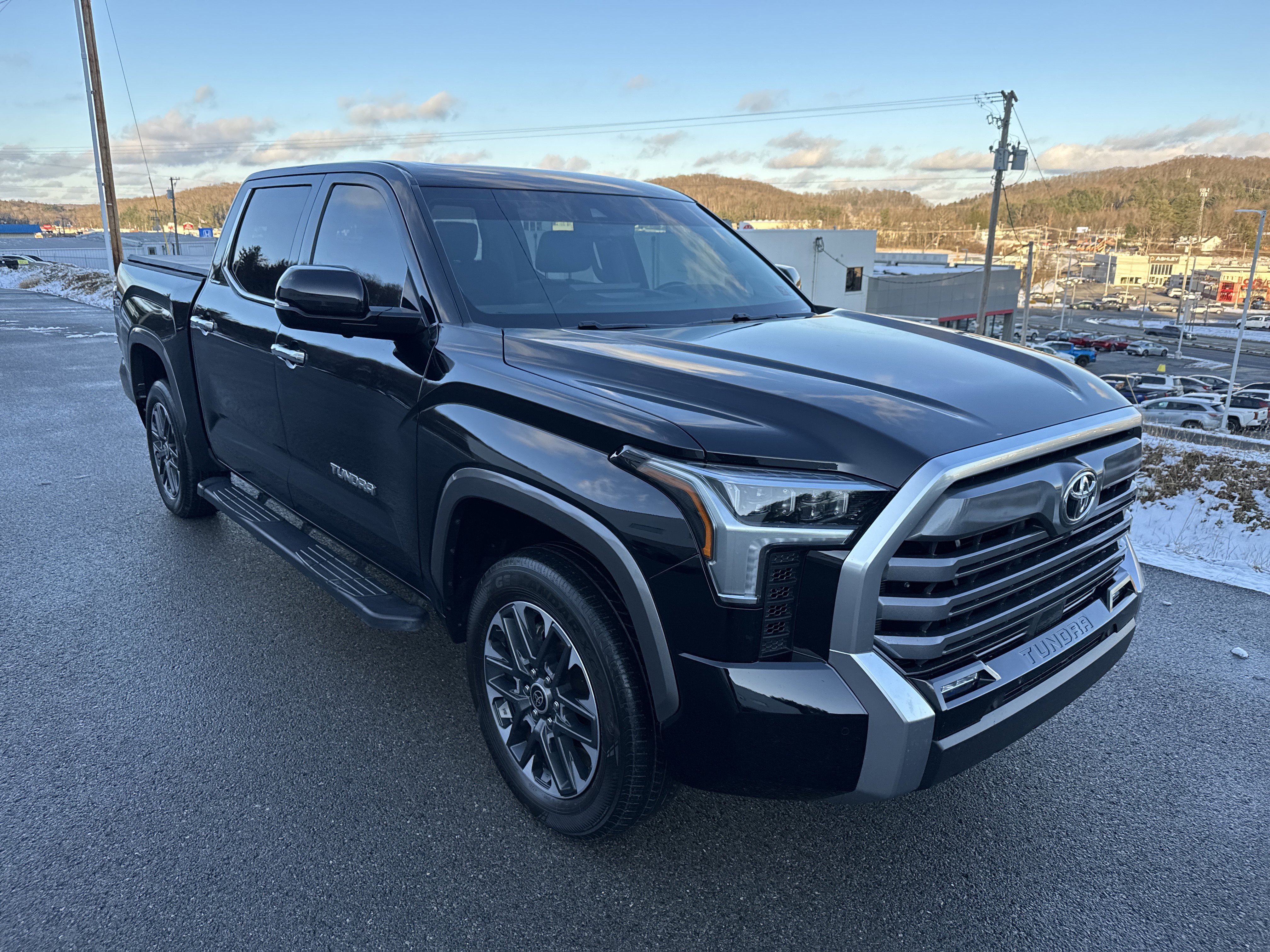 2024 Toyota Tundra Limited's photo