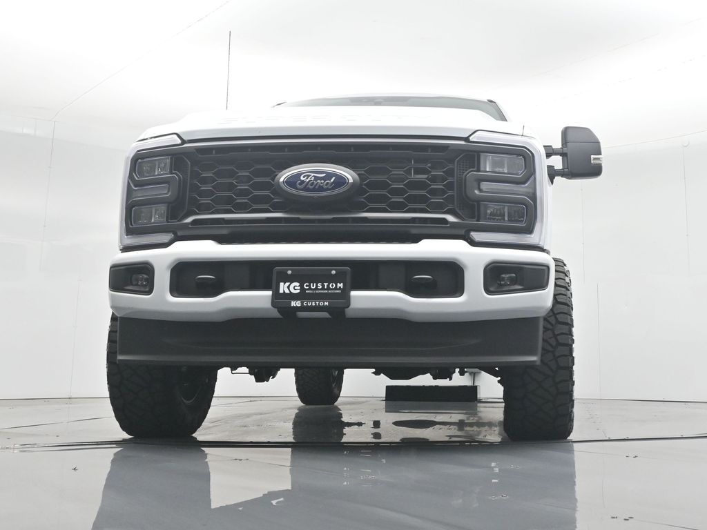2025 Ford F-250 photo 5