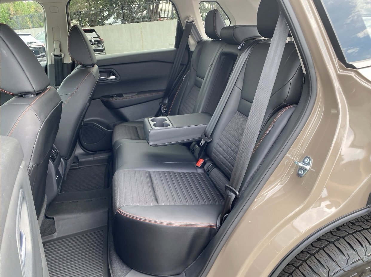 2025 Nissan Rogue SV photo 17