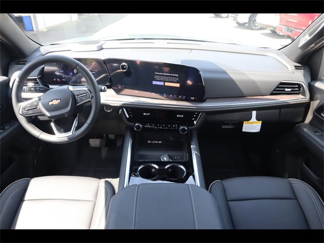 2025 Chevrolet Suburban Premier photo 14