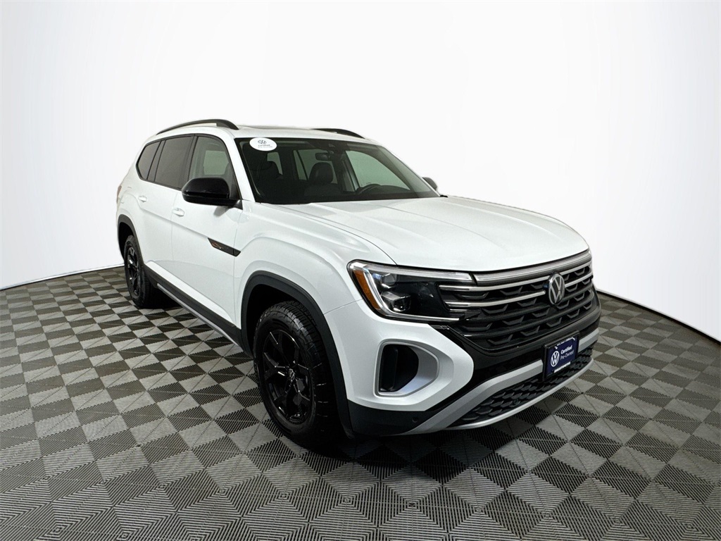 2025 Volkswagen Atlas Peak Edition SE photo 4
