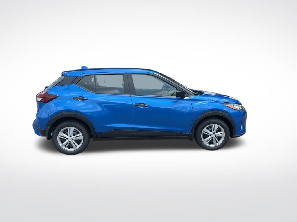 2025 Nissan Kicks Play S photo 3