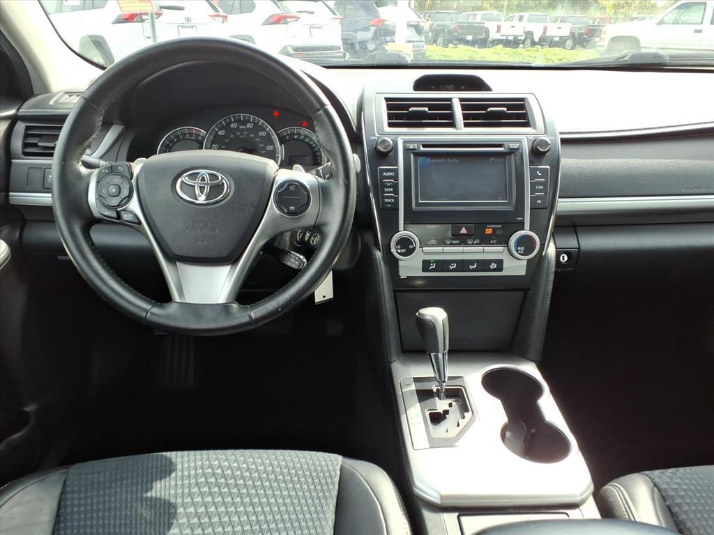 2014 Toyota Camry SE photo 13