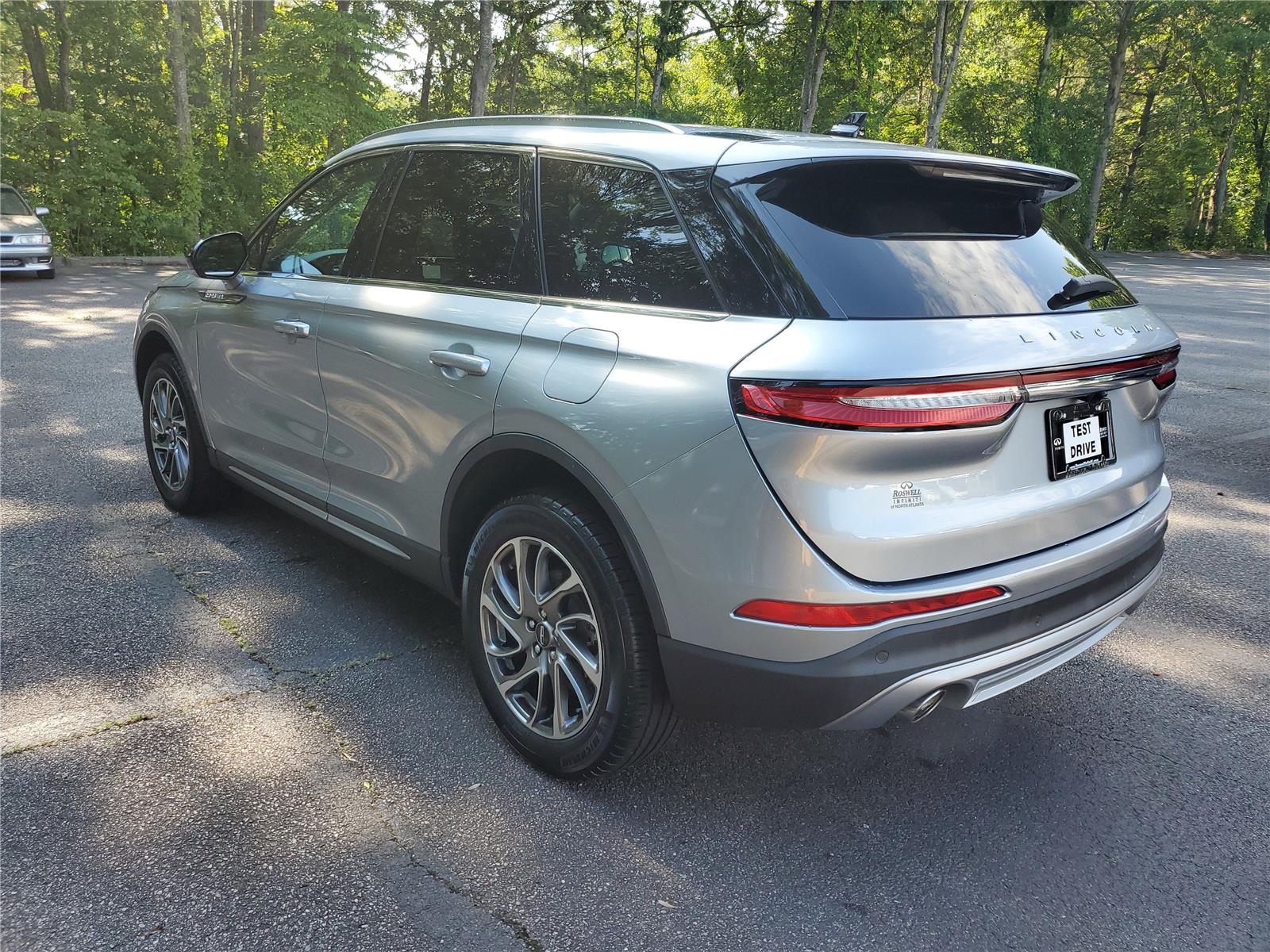 2022 Lincoln Corsair Standard photo 6