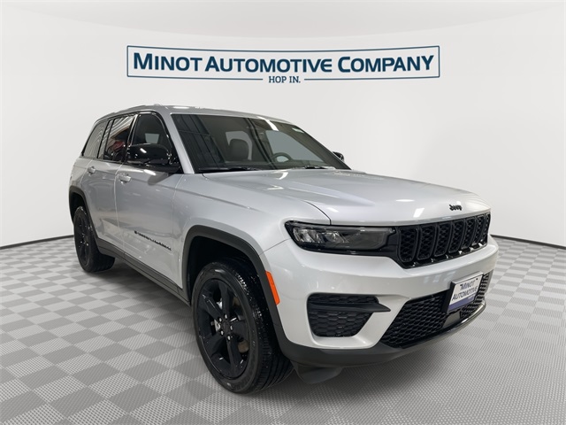 2025 Jeep Grand Cherokee Altitude's photo