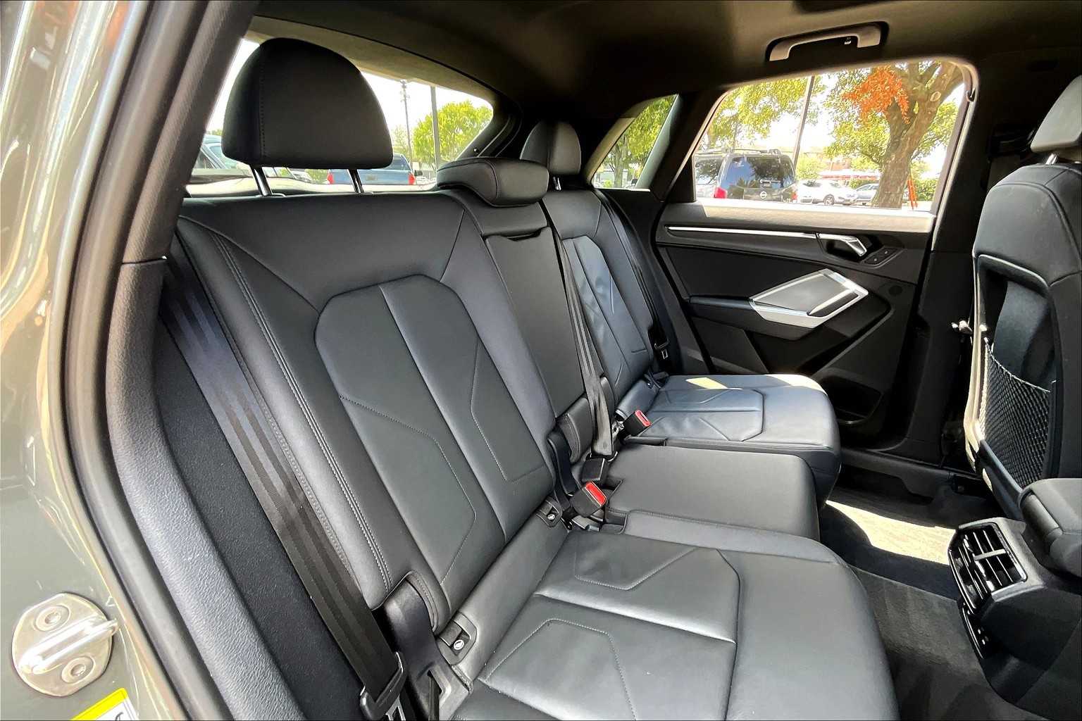 2023 Audi Q3 S line Premium photo 18