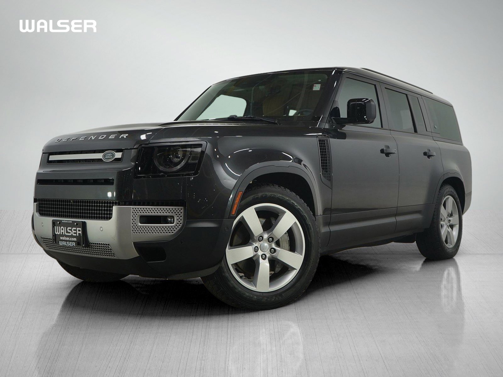 2023 Land Rover Defender First Edition's photo