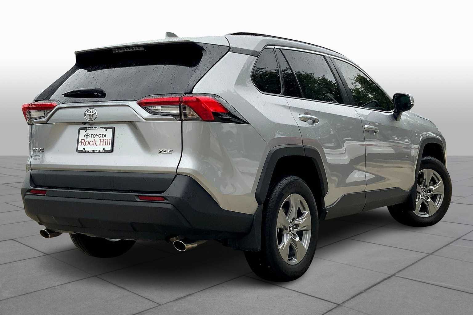2024 Toyota RAV4 XLE photo 10