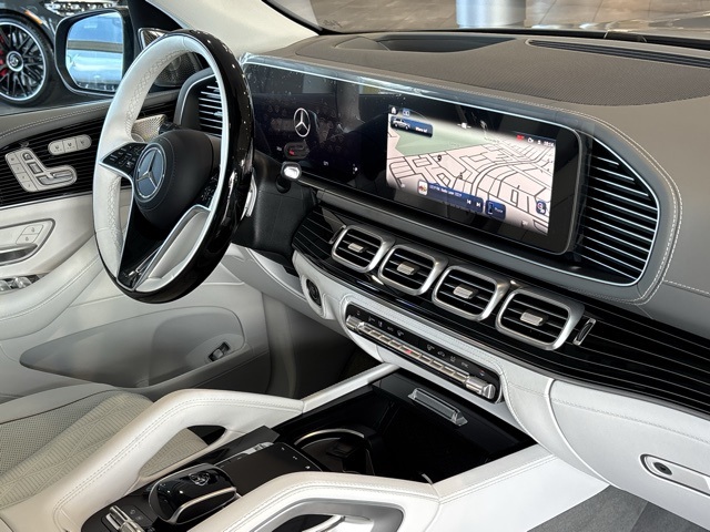 2025 Mercedes Benz GLS Maybach 600 4MATIC photo 32