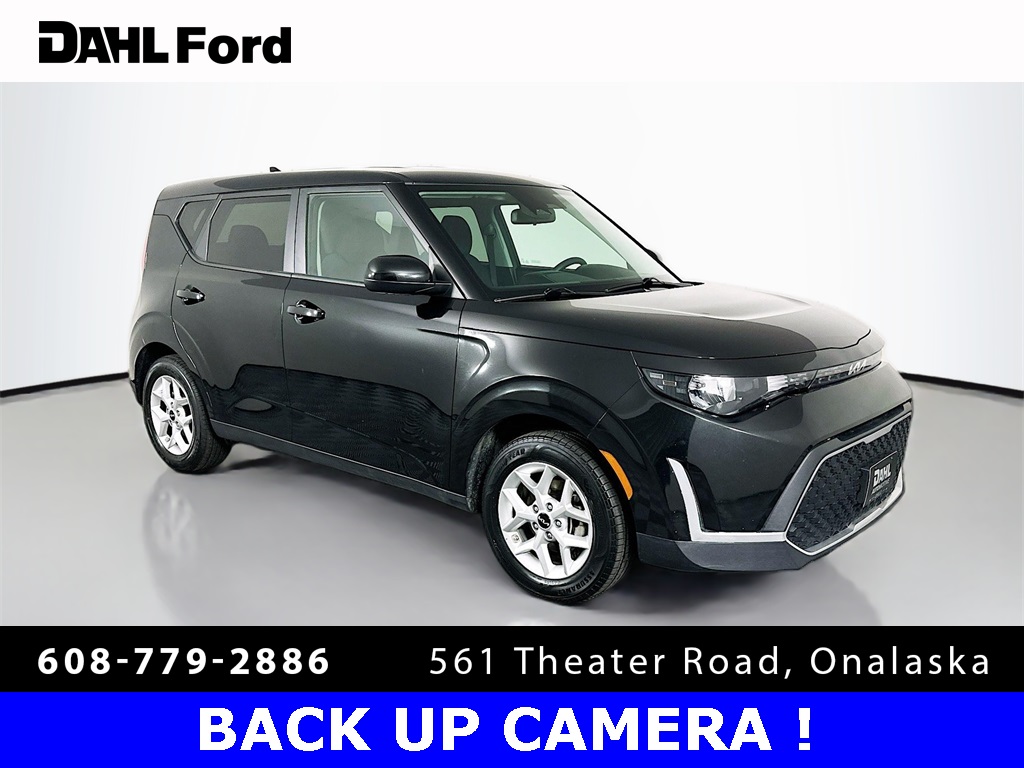 2024 Kia Soul LX's photo