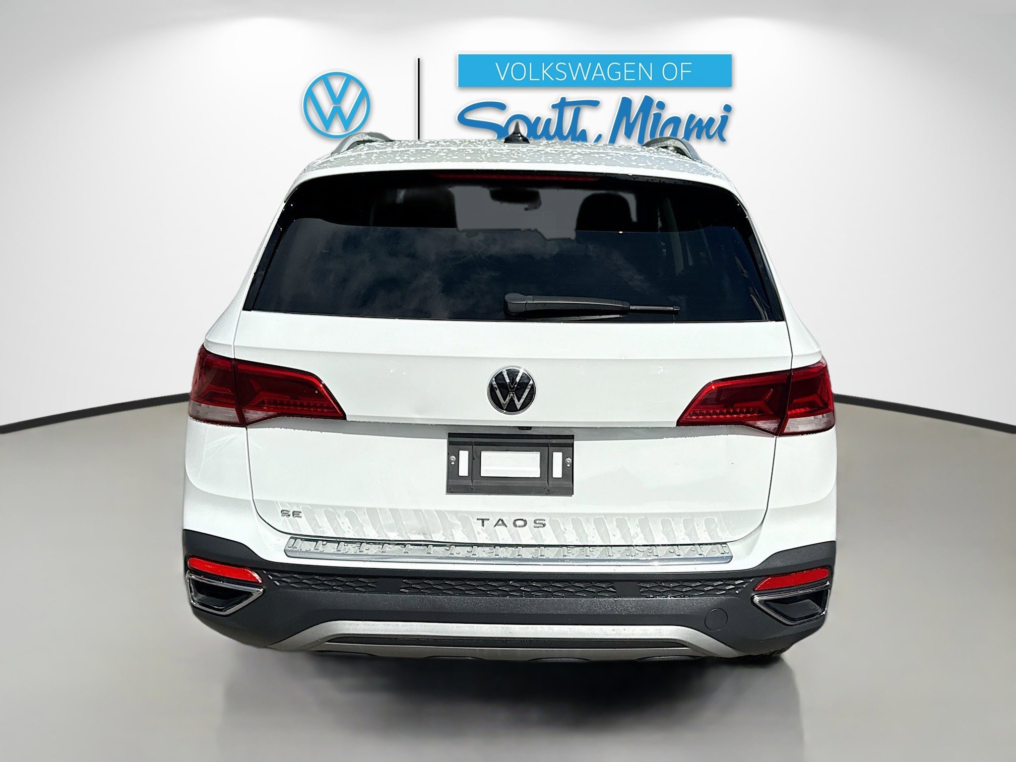 2023 Volkswagen Taos SE photo 2