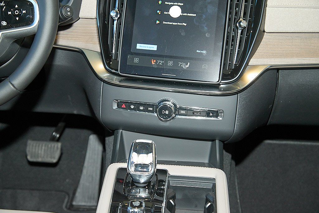 2026 VOLVO XC90 - Image 24