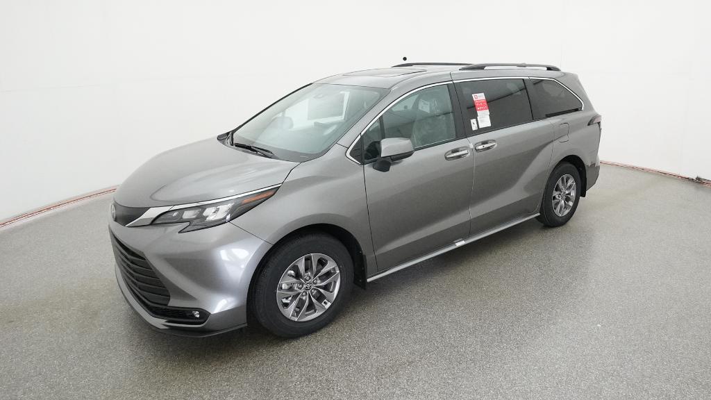 2026 Toyota Sienna XLE's photo