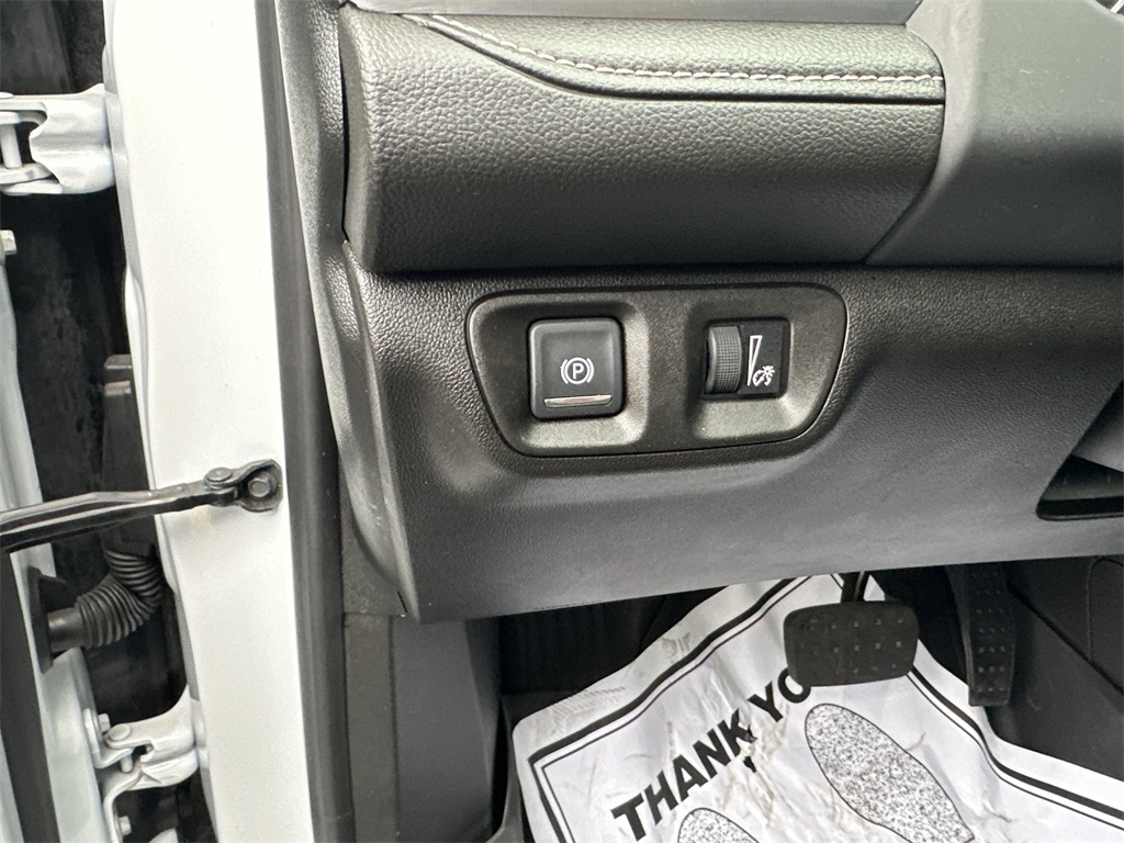 2023 GMC ACADIA - Image 15