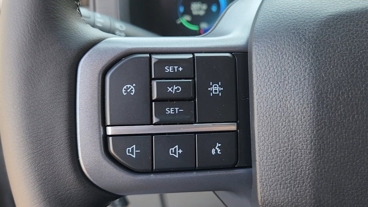 2025 Ford F-150 Lightning XLT photo 14