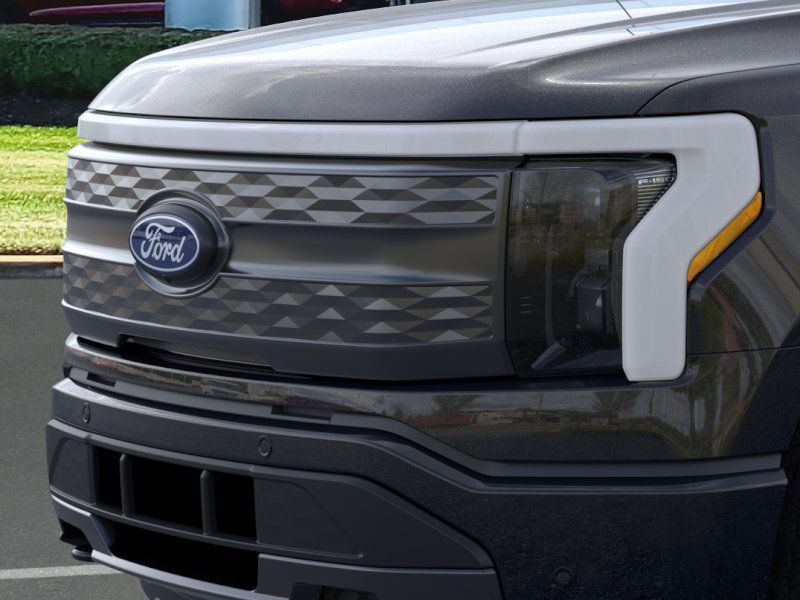 2025 Ford F-150 Lightning Lariat photo 16