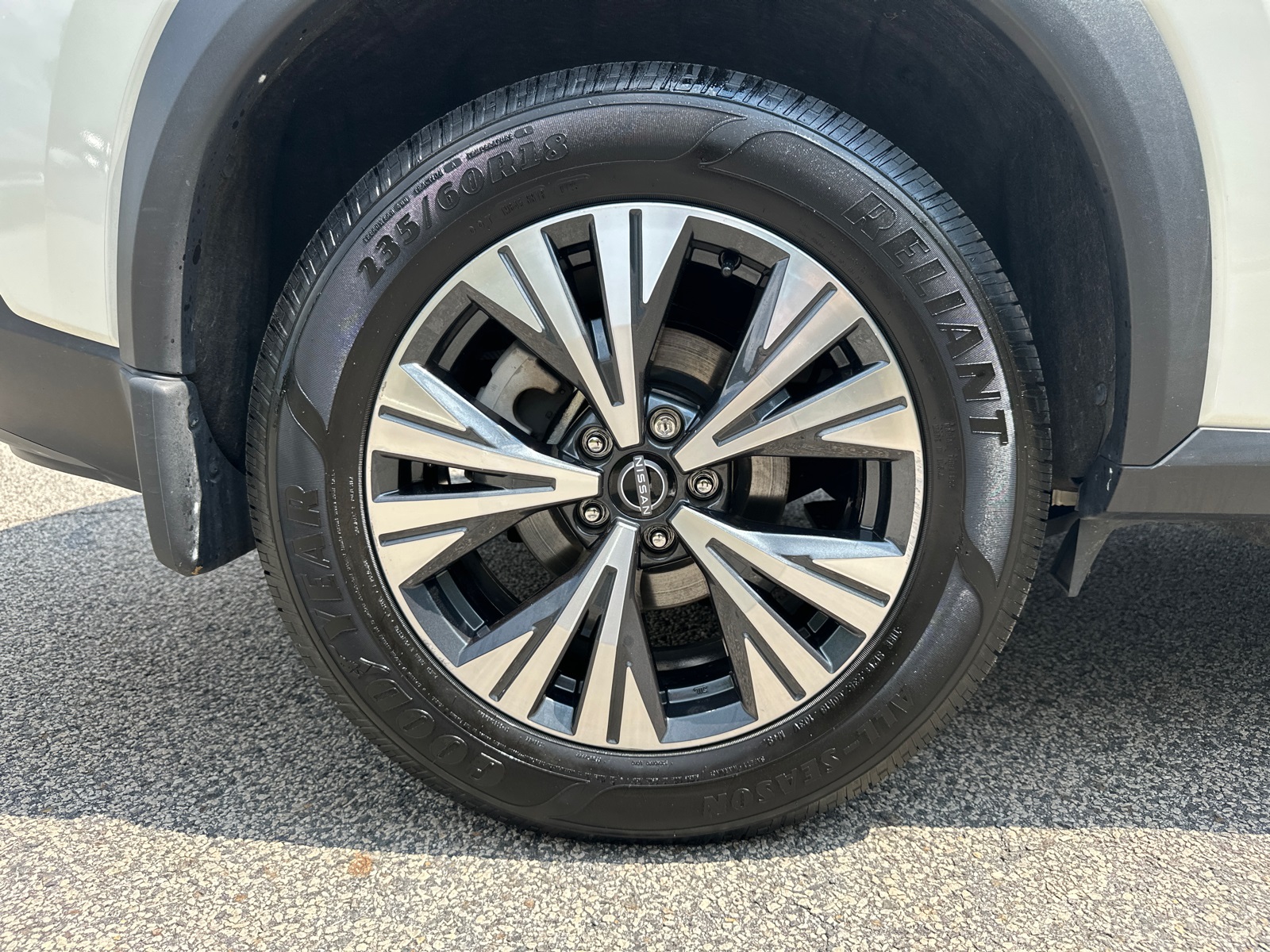 2023 Nissan Rogue SV photo 17