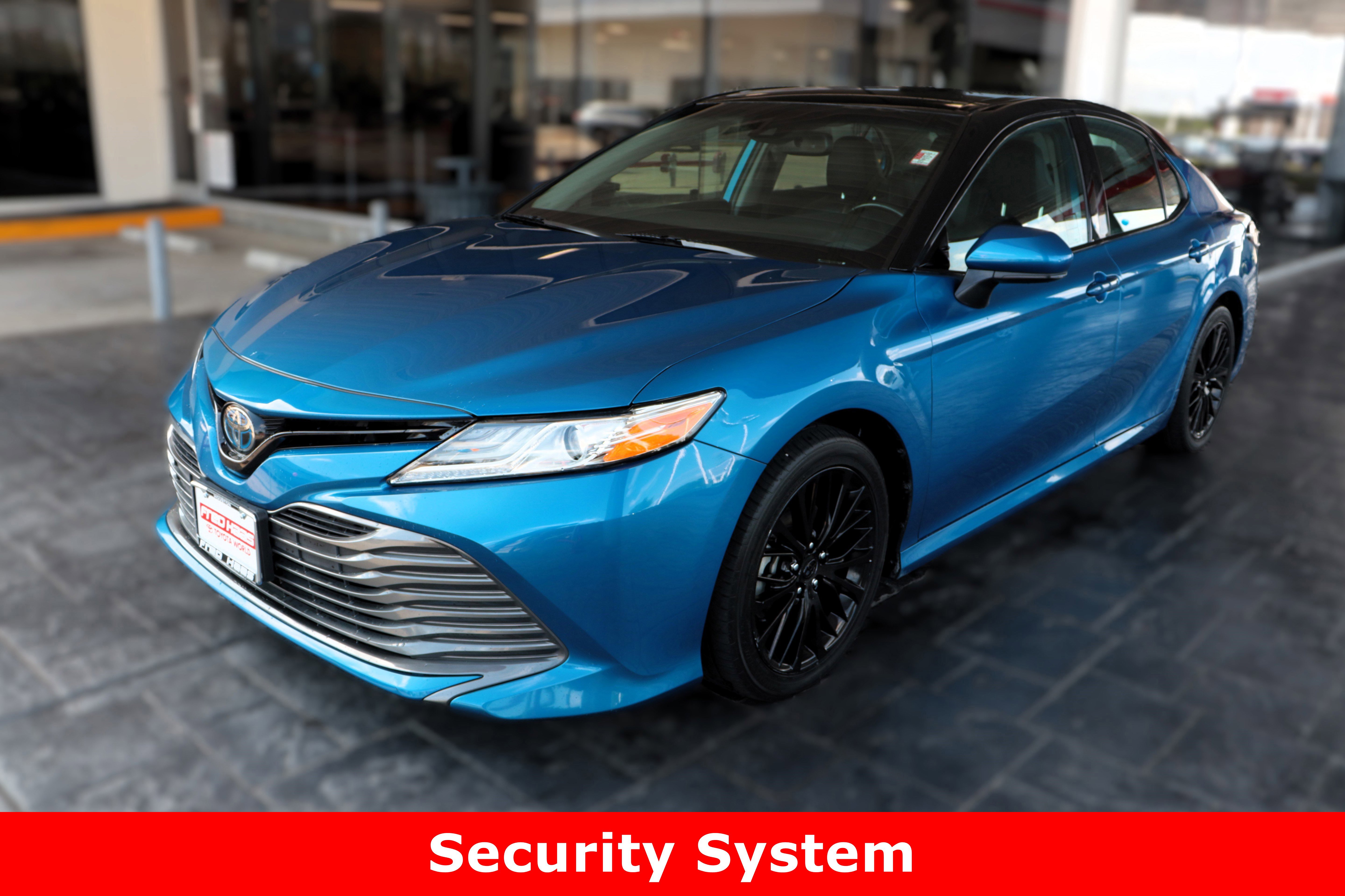 2020 Toyota Camry Hybrid XLE photo 4