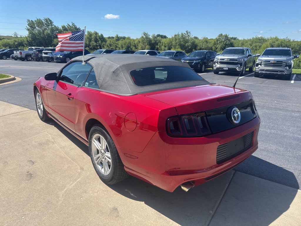 2013 Ford Mustang V6 Convertible photo 5