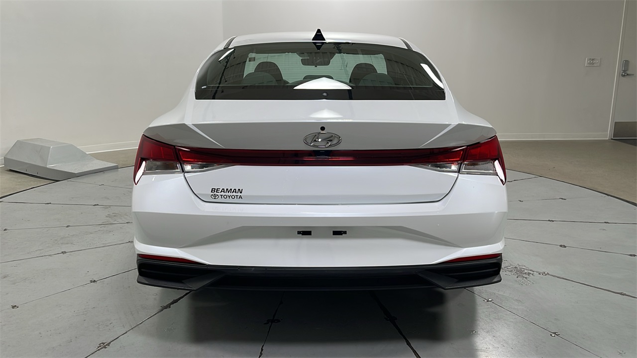 2022 Hyundai Elantra SEL photo 4