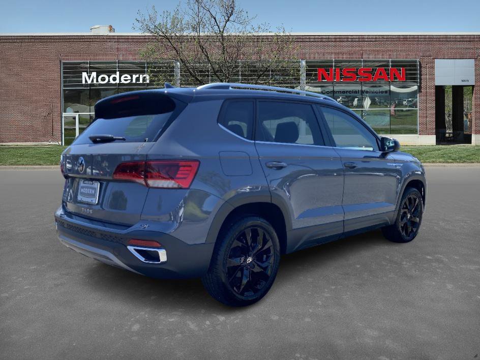 2024 Volkswagen Taos SE photo 3