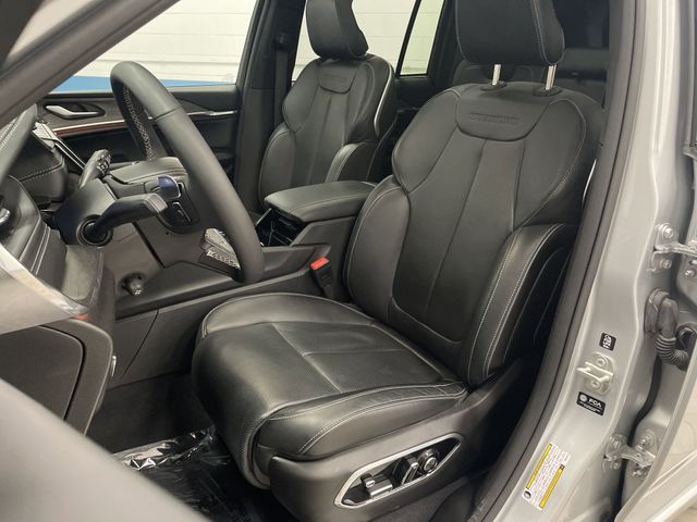 2024 Jeep Grand Cherokee Overland photo 3