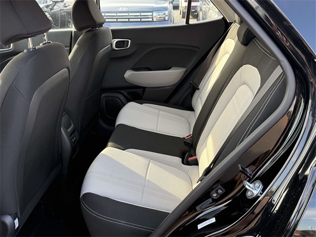 2025 Hyundai Venue SEL photo 13