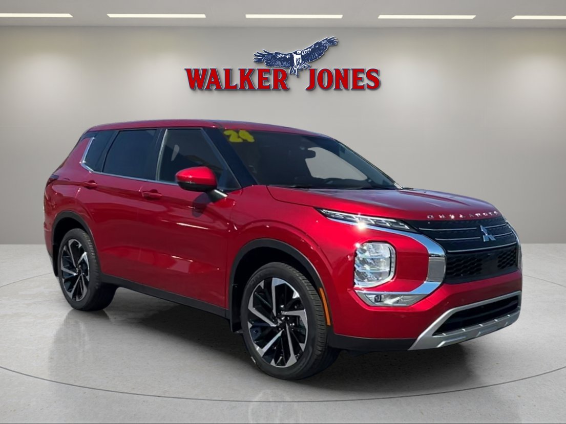 2024 Mitsubishi Outlander SE's photo