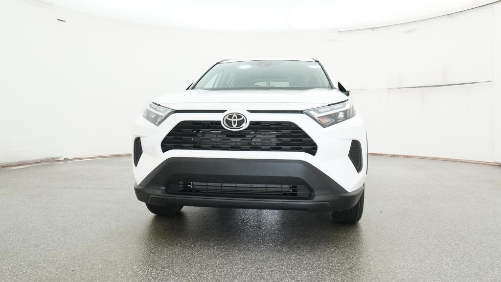 2025 Toyota RAV4 XLE photo 3